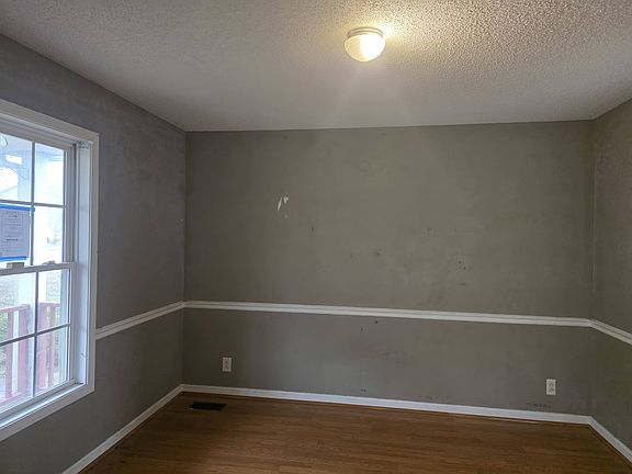 4th image of 1050 Periwinkle Pl