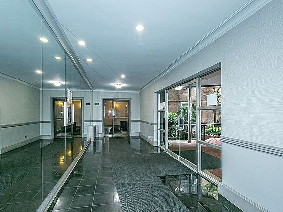 3rd image of 6712 Yellowstone Blvd APT C21