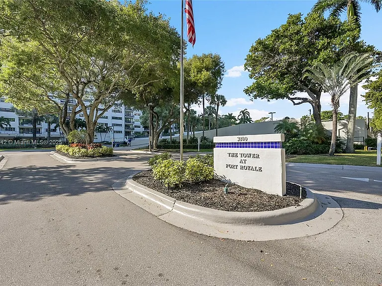 3200 N Port Royale Dr N #1009 — Photo 1