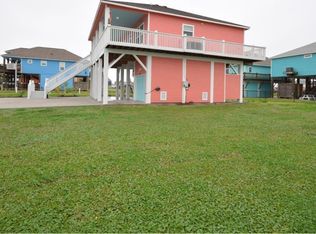 983 Palm Ridge Dr, Crystal Beach, TX 77650