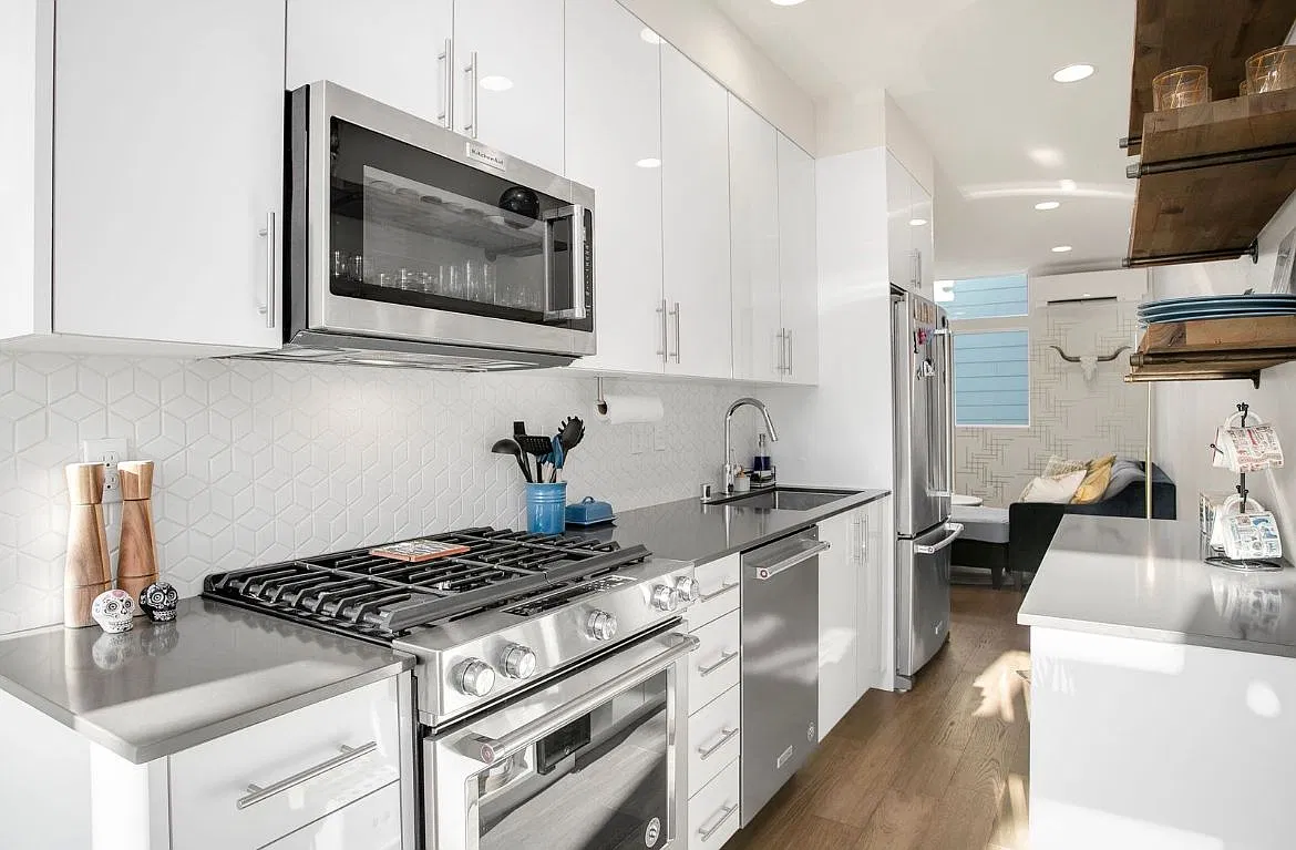 2 bed, 2.0 bath, 1030 sqft, $3,295 — Photo 3