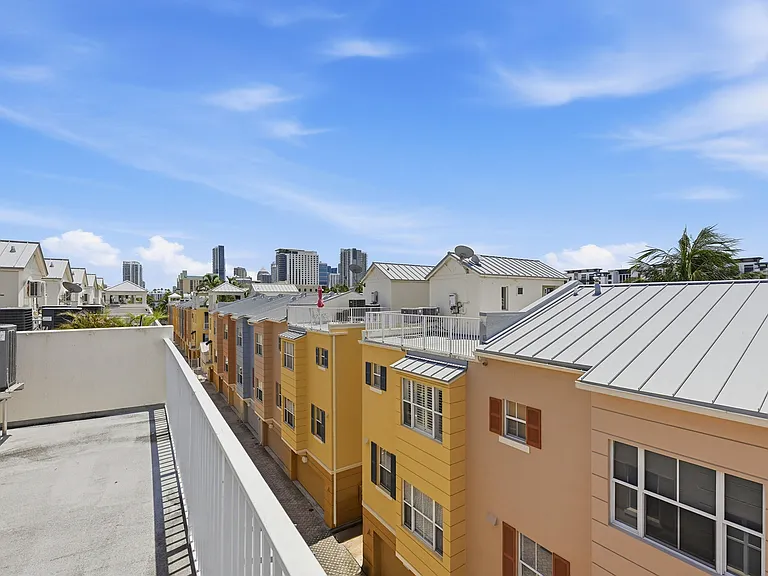 542 NE 7th Ave #2 — Photo 37