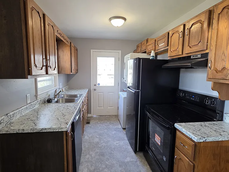 1200 E Beaumont St — Photo 2