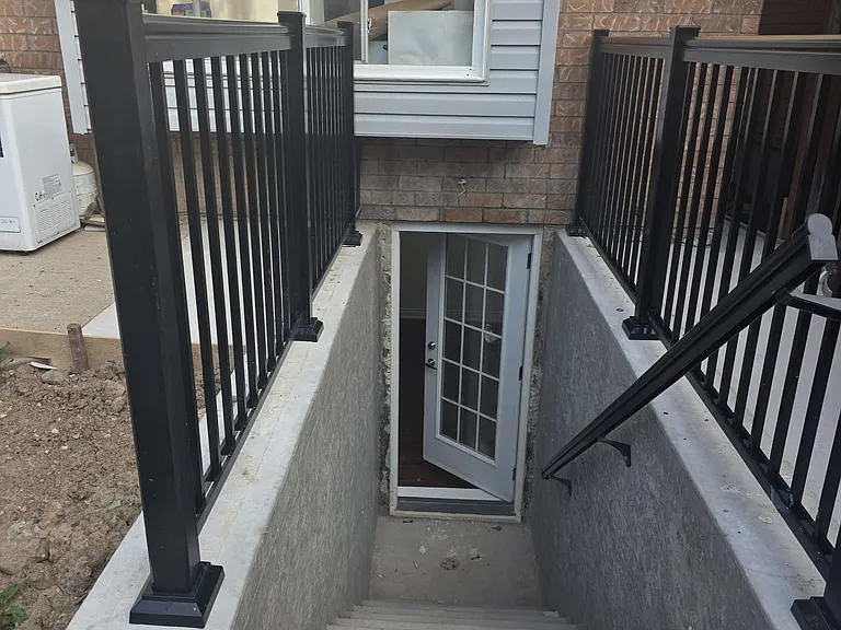6 Chestermere Cres #BASEMENT — Photo 1