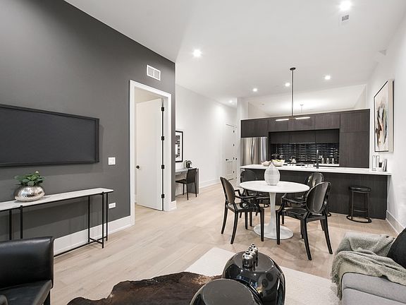 2nd image of 318 W Grand Ave #11136371