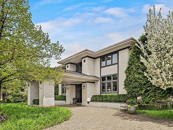 4th image of 14 Broadleys Ct