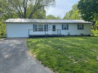 502 Grandview Dr, Byrdstown, TN 38549