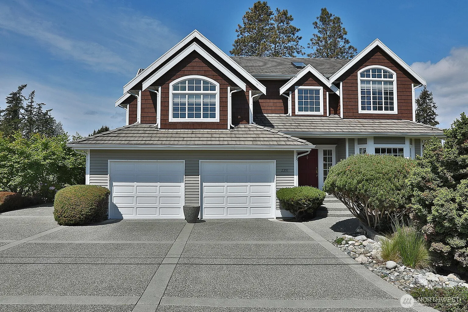 2391 Soundview Drive photo 1