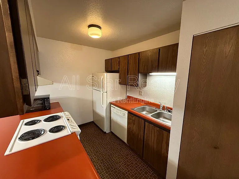 Norseman Apartments — Photo 8