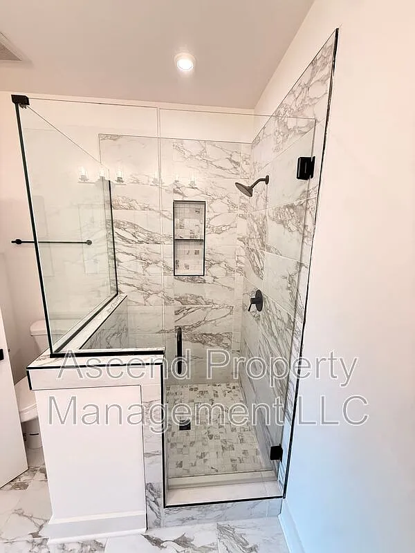 3 bed, 3.0 bath, $2,550 — Photo 4