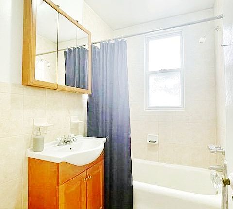 5th image of 4127 67th St APT 3R