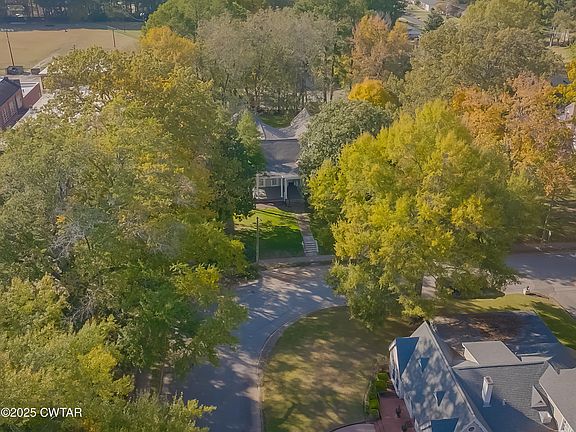 3rd image of 233 N Grand Ave