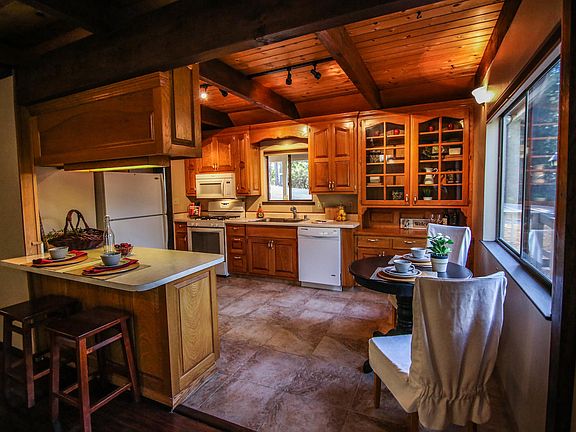3rd image of 26055 Sugar Pine Dr