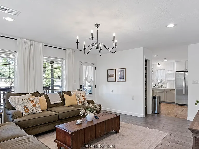 116 Richards St — Photo 10