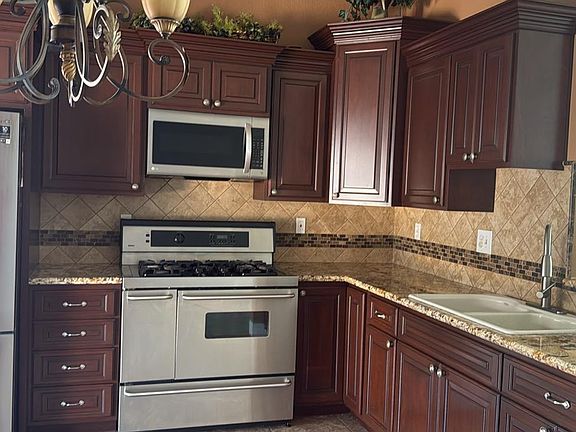 4th image of 235 Sumatra Dr