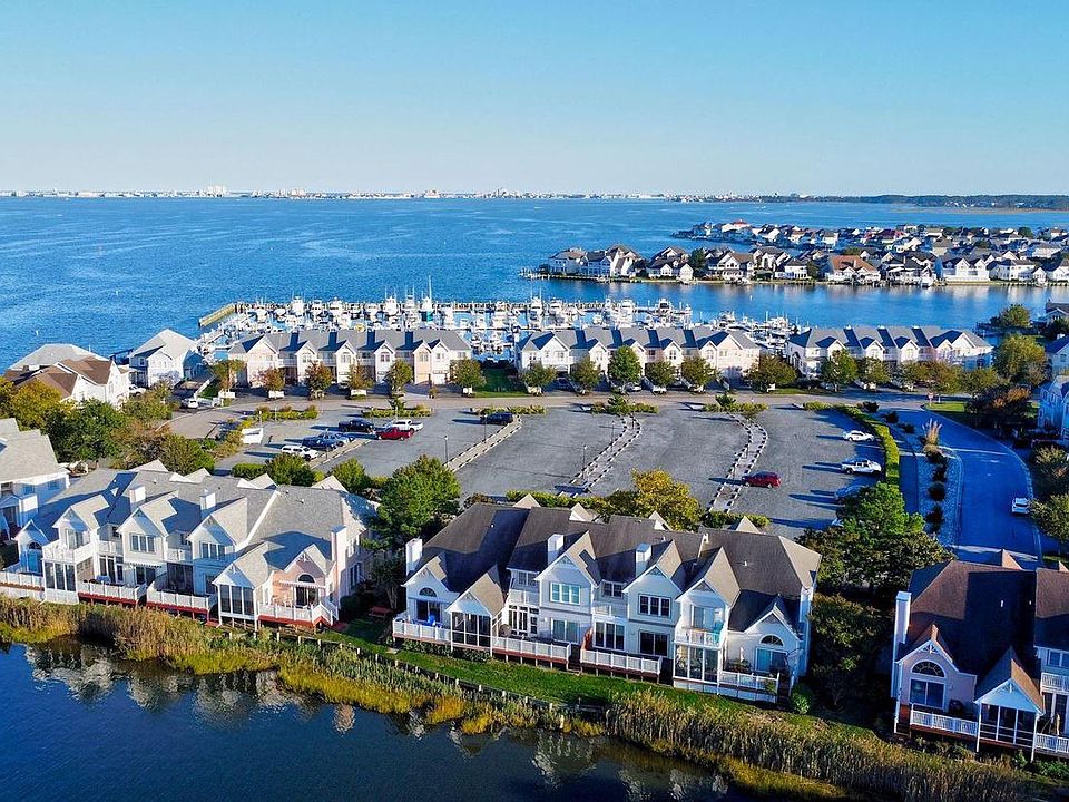 1st image of 833 Yacht Club Dr