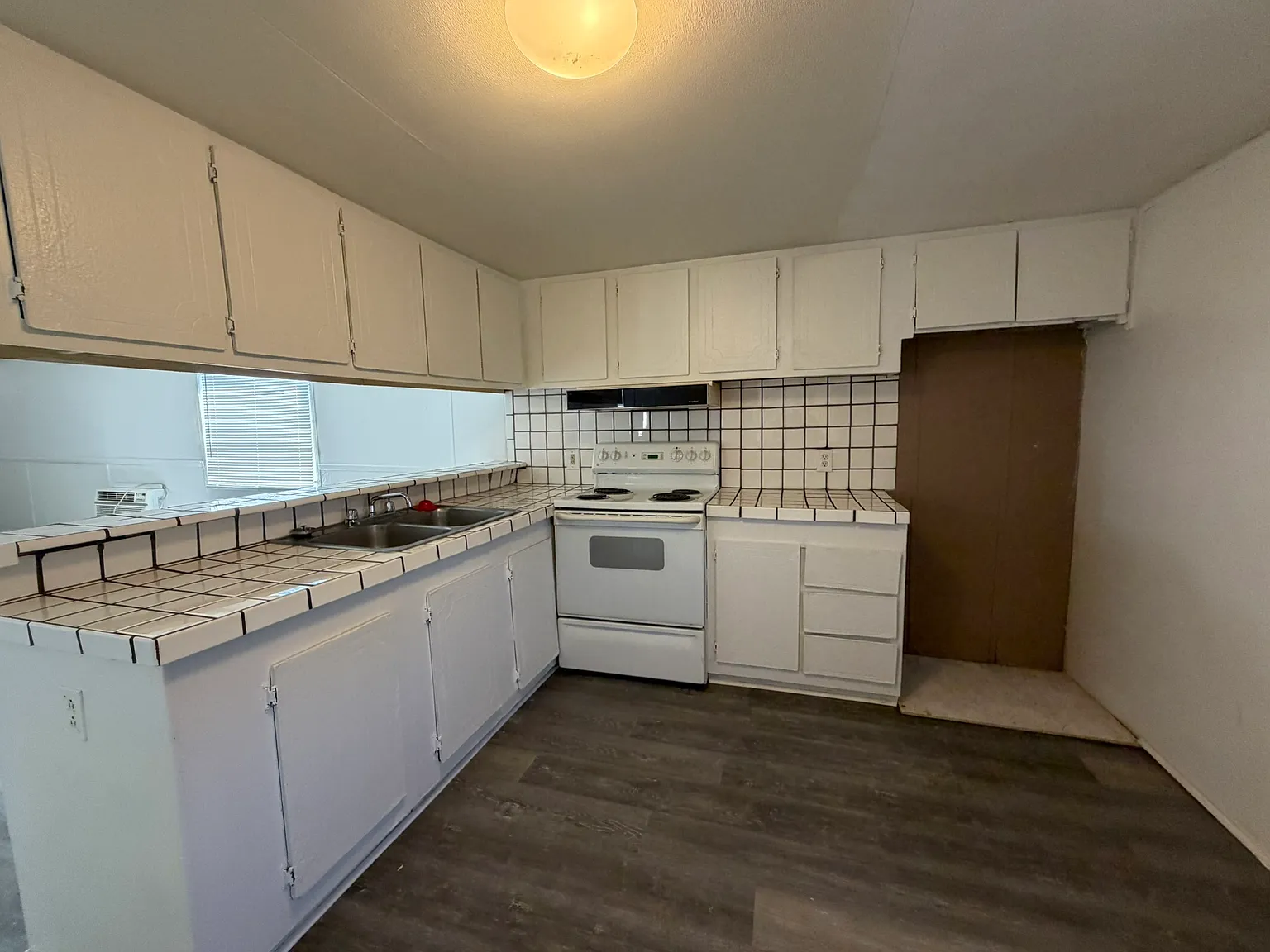 2 bed, 928 sqft, $875 — Photo 2
