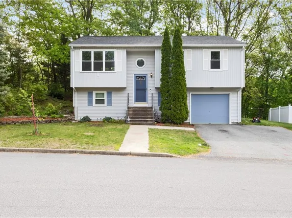 32 Lawnacre Dr, North Providence, RI 02911