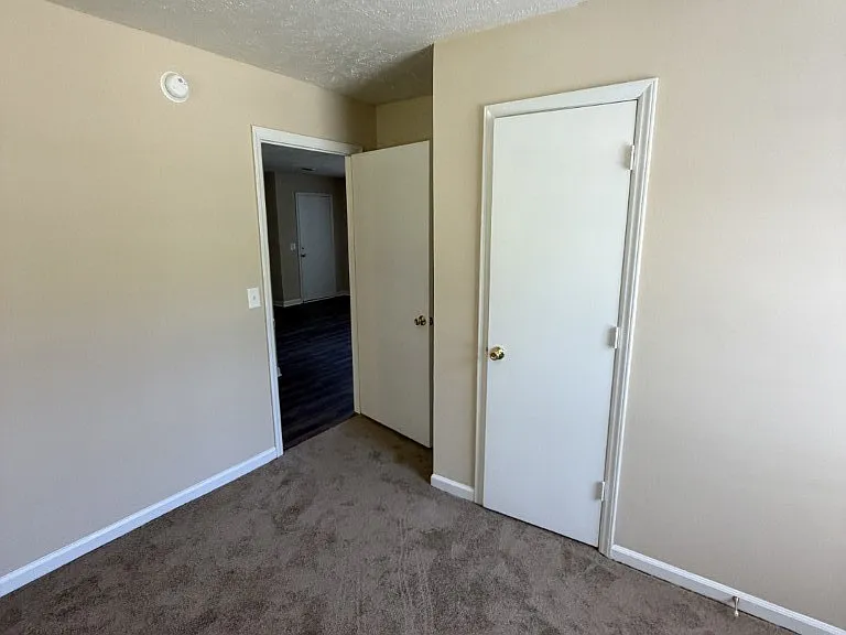 345 Creekwood Ct #B — Photo 11