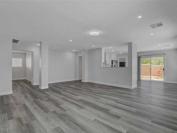 5th image of 11226 Tribiani Ave