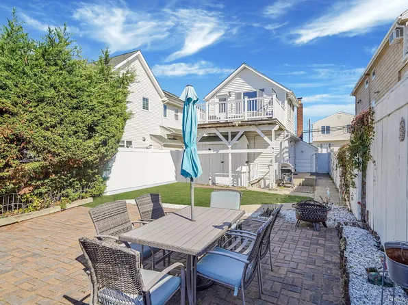 252 Arthur Street, Freeport, NY 11520