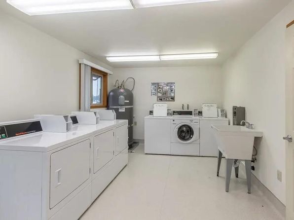 621 N Douglas Ln, Canby, OR 97013