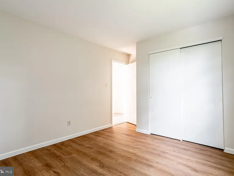 10 Honey Locust Ln — Photo 26