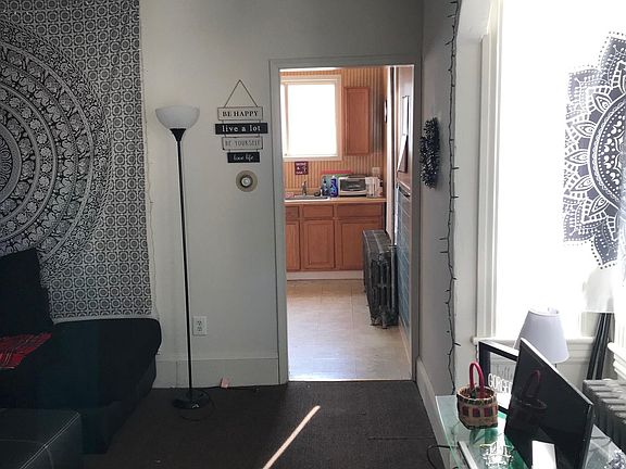 3rd image of 142 E High St