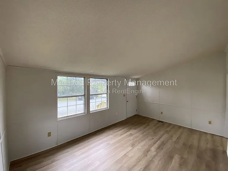 900 White St — Photo 2