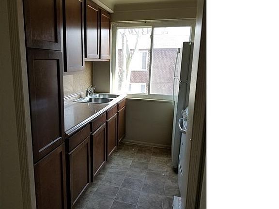 2nd image of 3158 Algonquin Pkwy