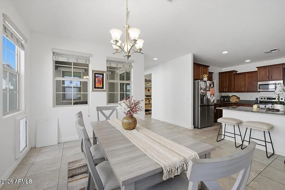 4 bed, 2.5 bath, 2220 sqft, $2,495 — Photo 4