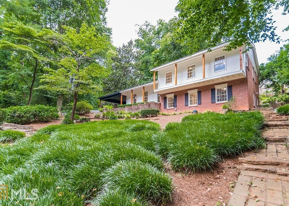 2nd image of 4586 Peachtree Dunwoody Rd NE