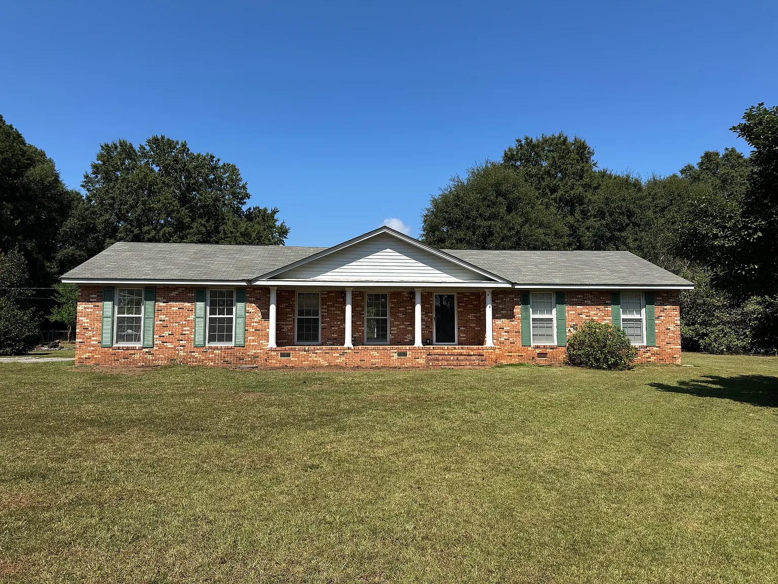 3 bed, 1396 sqft, $1,975 — Photo 1