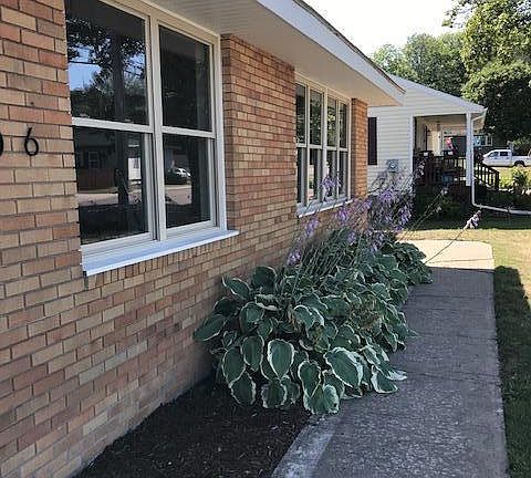 3rd image of 206 E 8th Ave