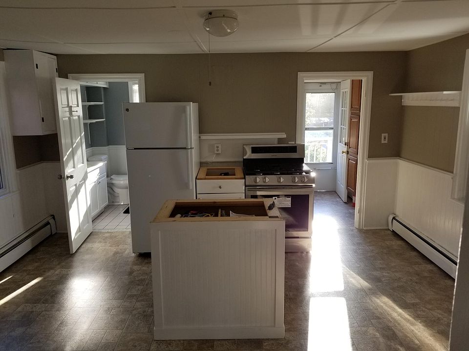 New paint(Greige/white) and new stove. New dark grey island