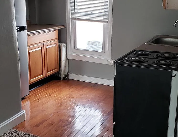 4329 Main St #3 — Photo 5
