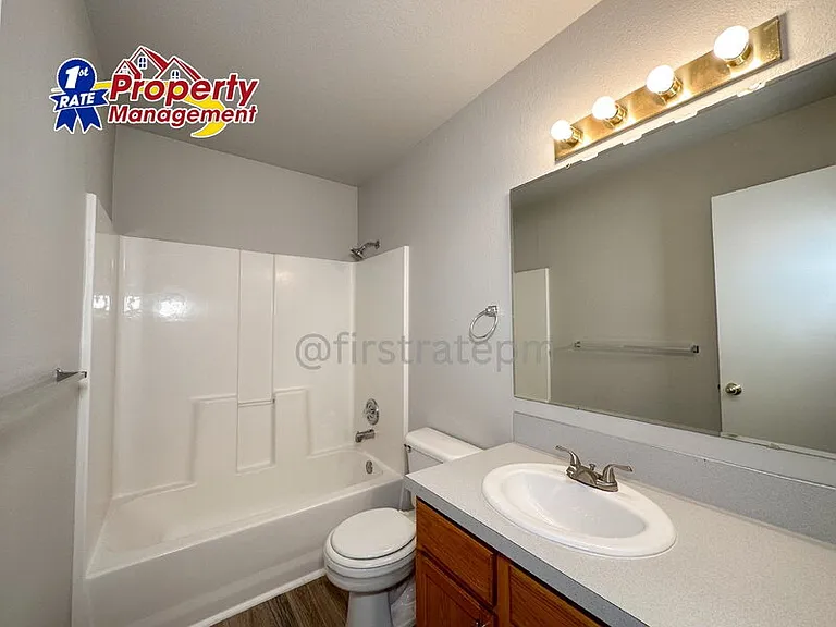 2062 N Gladewater Ave — Photo 10