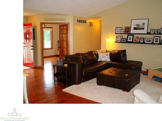 5th image of 12436 Burlingame Dr