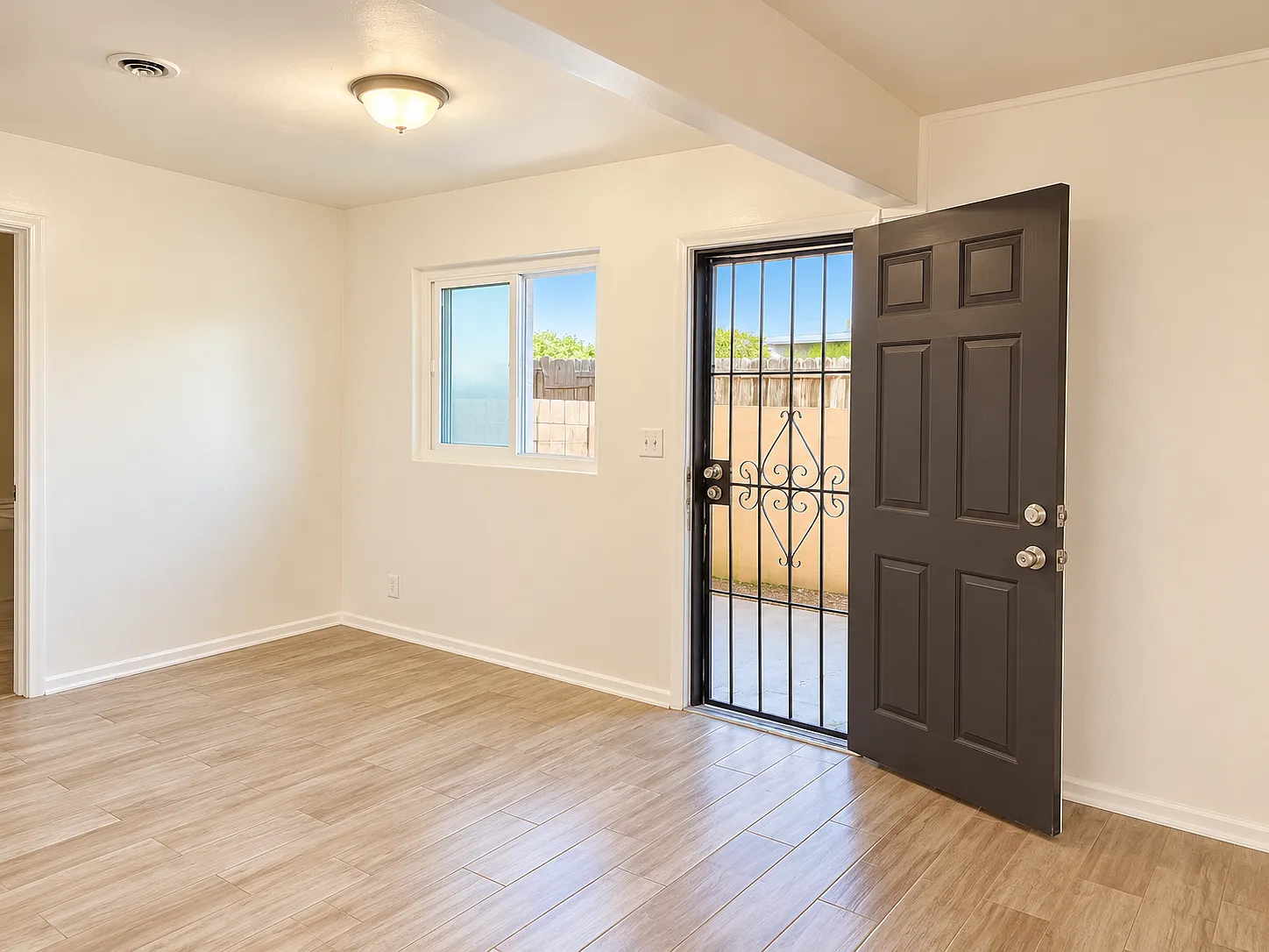 4 bed, 1377 sqft, $3,995 — Photo 4