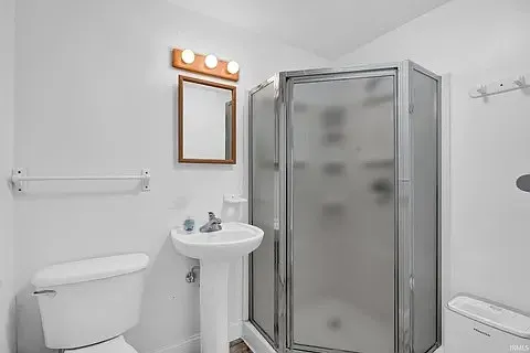 5 bed, 2330 sqft, $3,250 — Photo 3