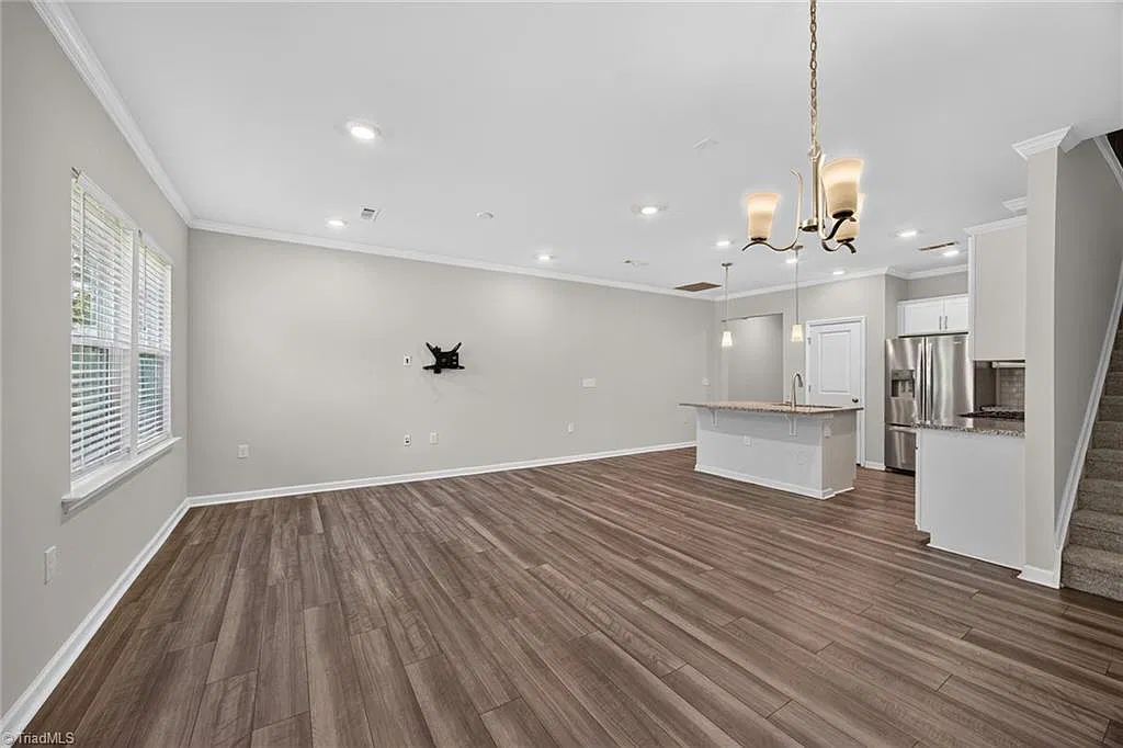 814 Falls Grove Trl - Falls Grove — Photo 4