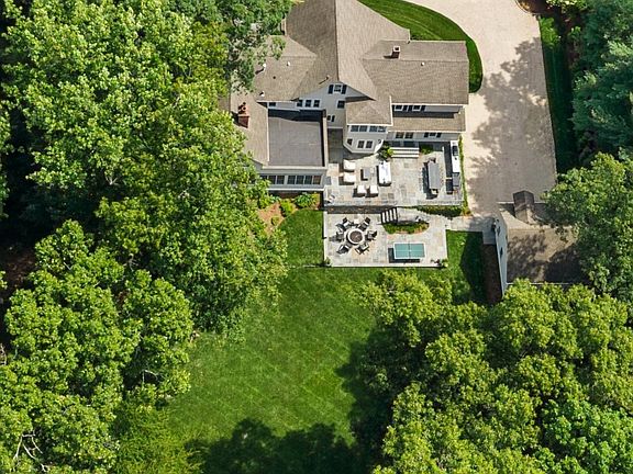 3rd image of 1123 Round Hill Road