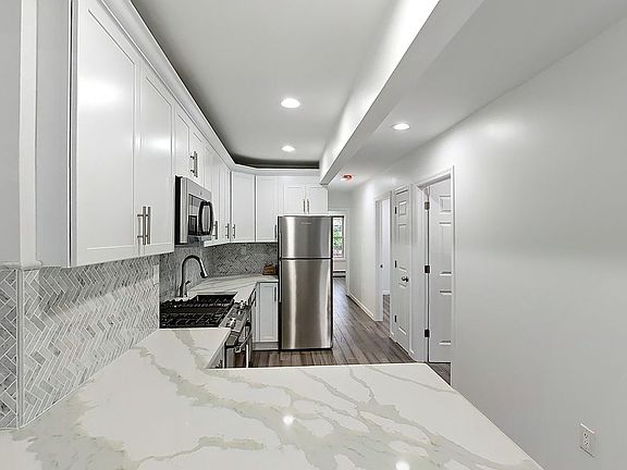 5th image of 9921 Avenue