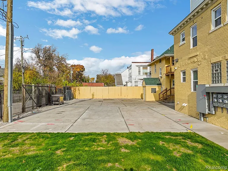 799 E Grand Blvd #8 — Photo 13