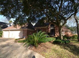 2102 Plantation Dr, Richmond, TX 77406