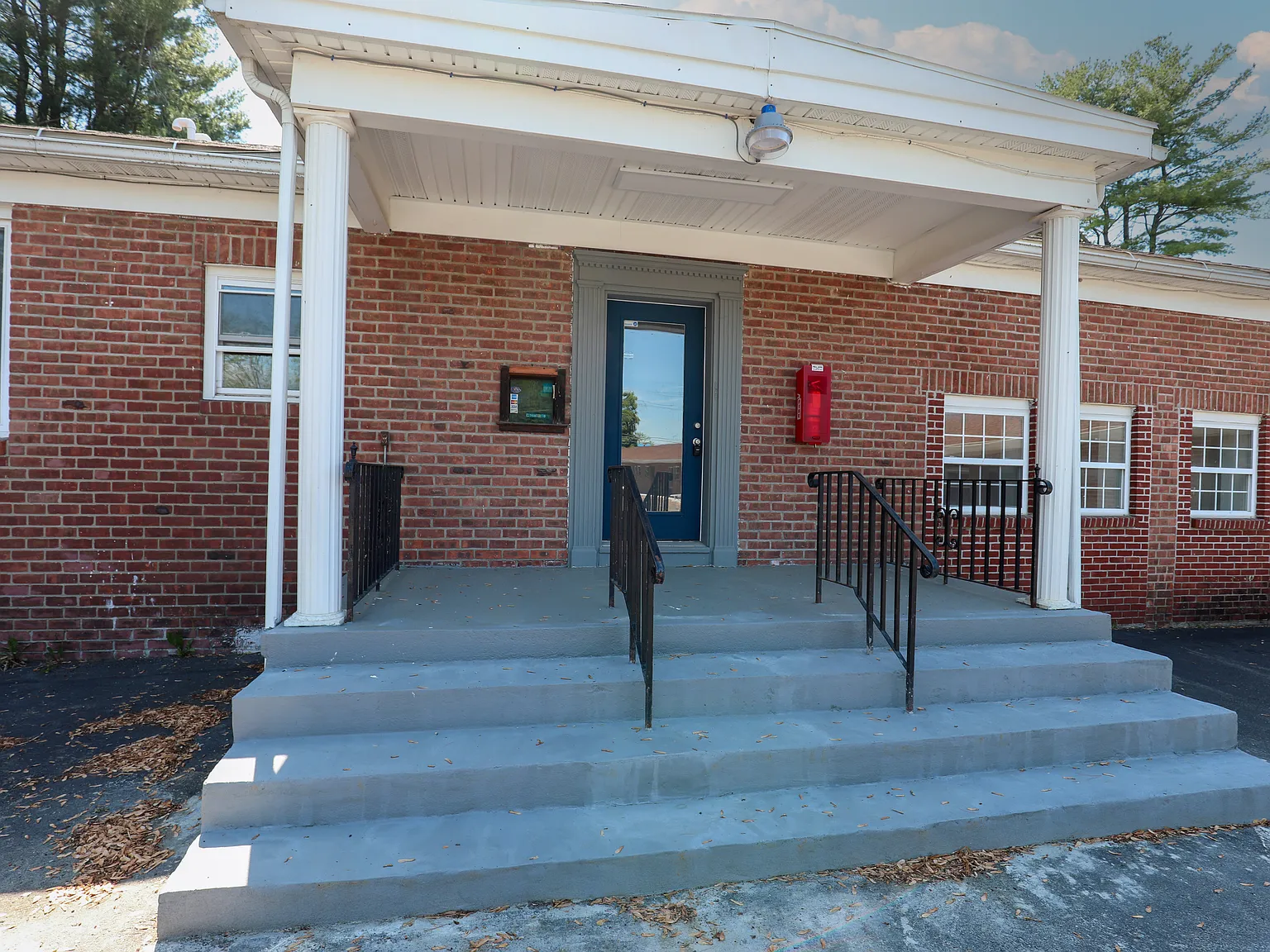 4 bed, 2720 sqft, $2,300 — Photo 1