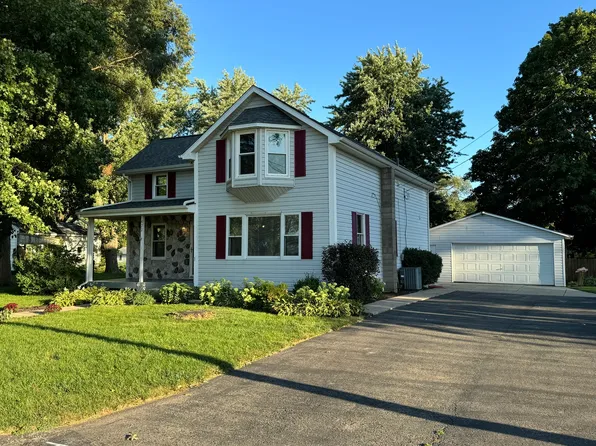 422 E 5th St, Byron, IL 61010