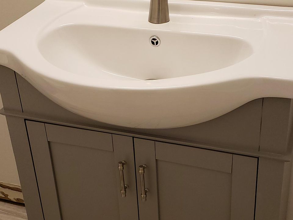 2nd image of 127 Pine St APT 2
