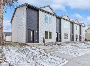 421 C Ave NW, Cedar Rapids, IA 52405