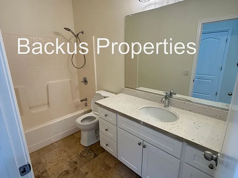 7 Moreno St — Photo 23